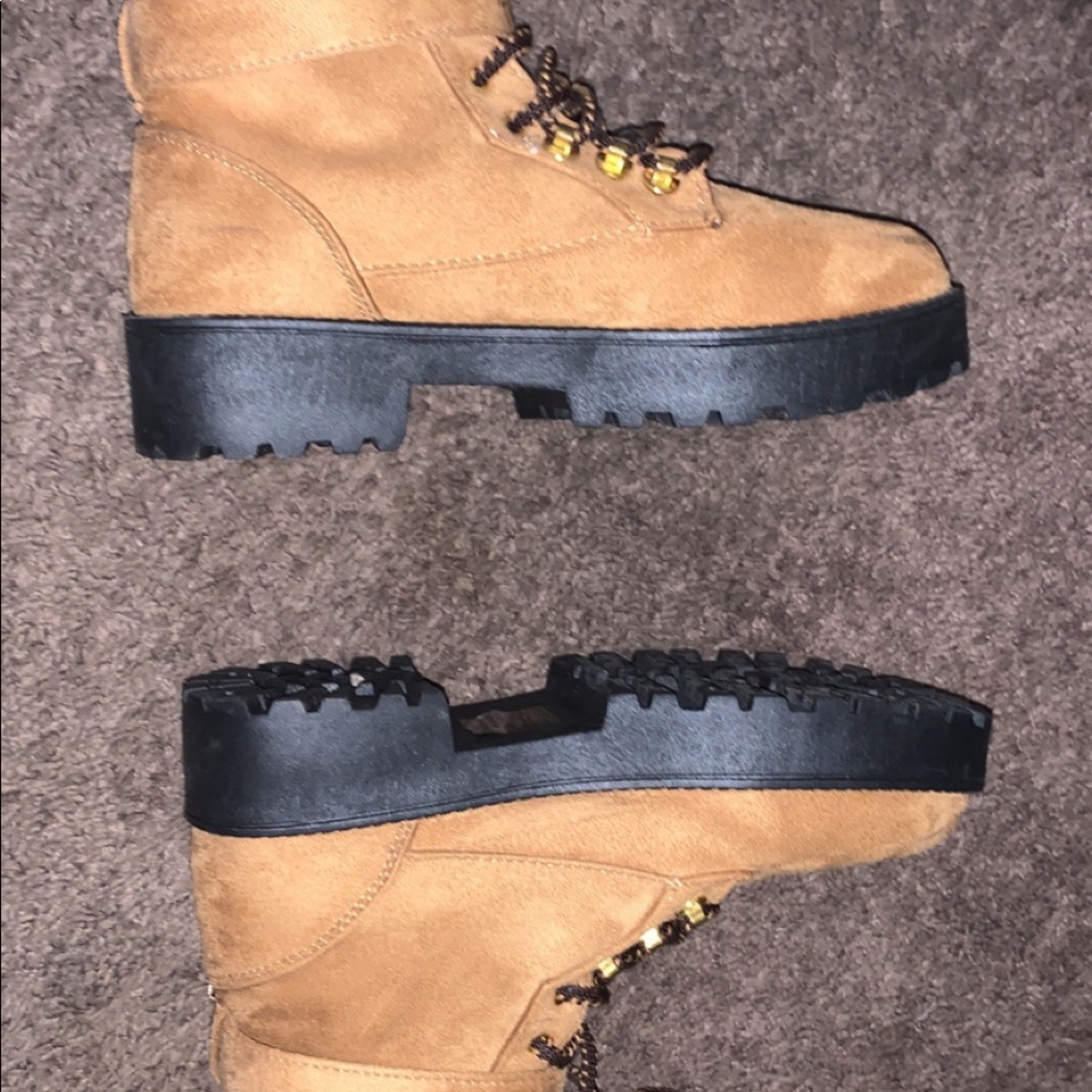 Boots - Picture 5 of 5